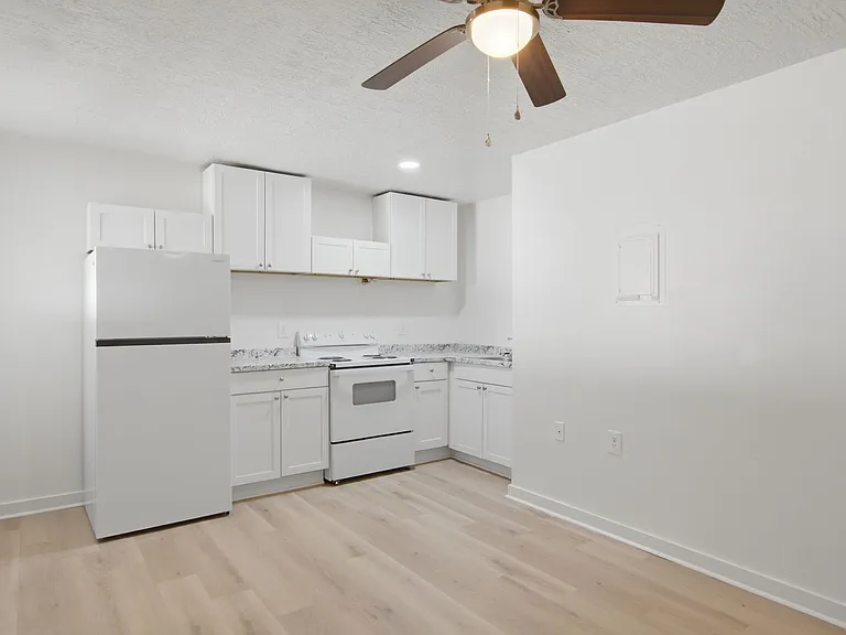 1824 Grayson St — Photo 11