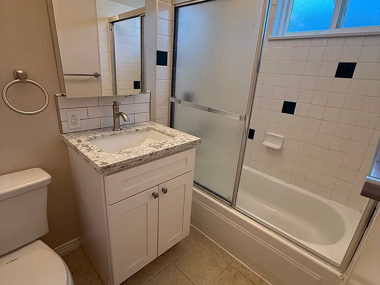 737 E Pine St #12 — Photo 9