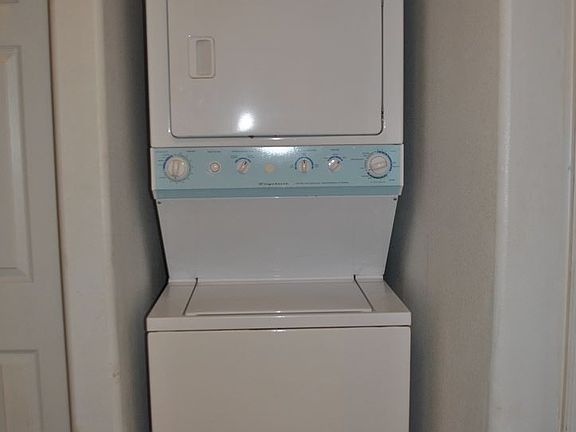 4th image of 408C E Comanche St #3