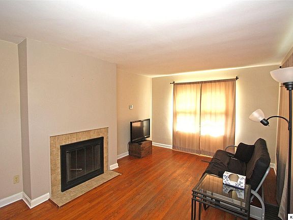 3rd image of 23 Delano St