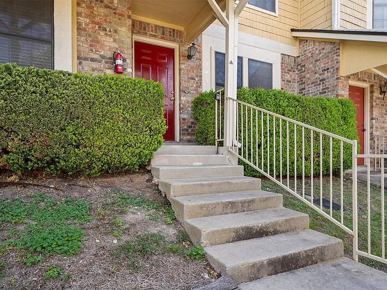 11901 Swearingen Dr #105 — Photo 4