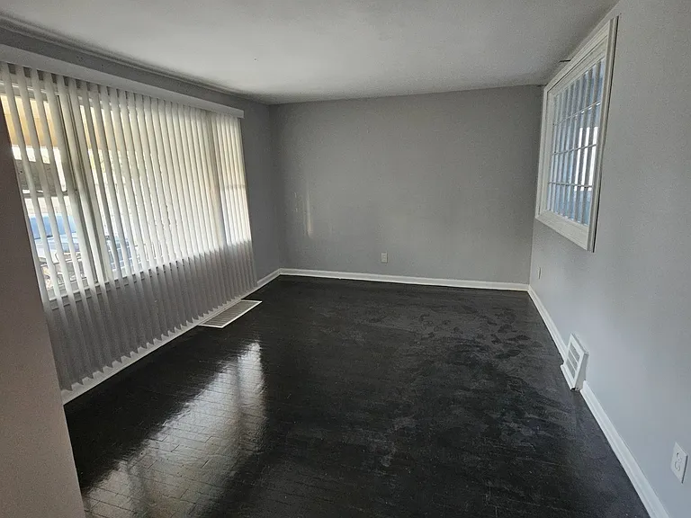 27829 Carlysle St — Photo 7