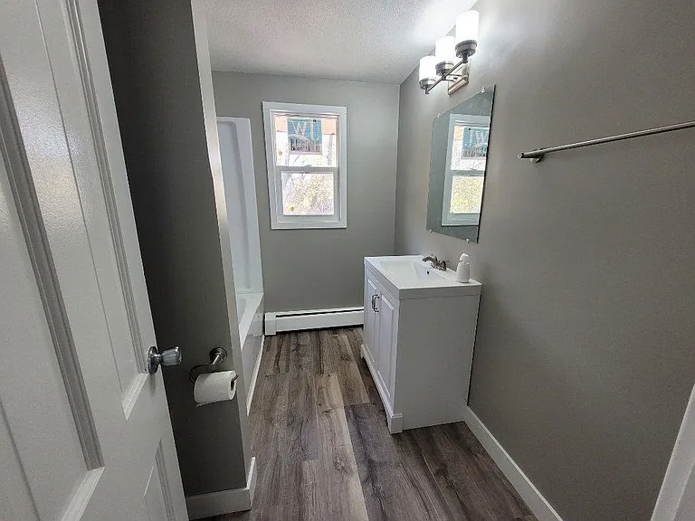 1130 W 39th St — Photo 12