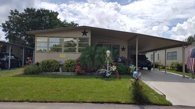 1st image of 407 Gardenwood Pl