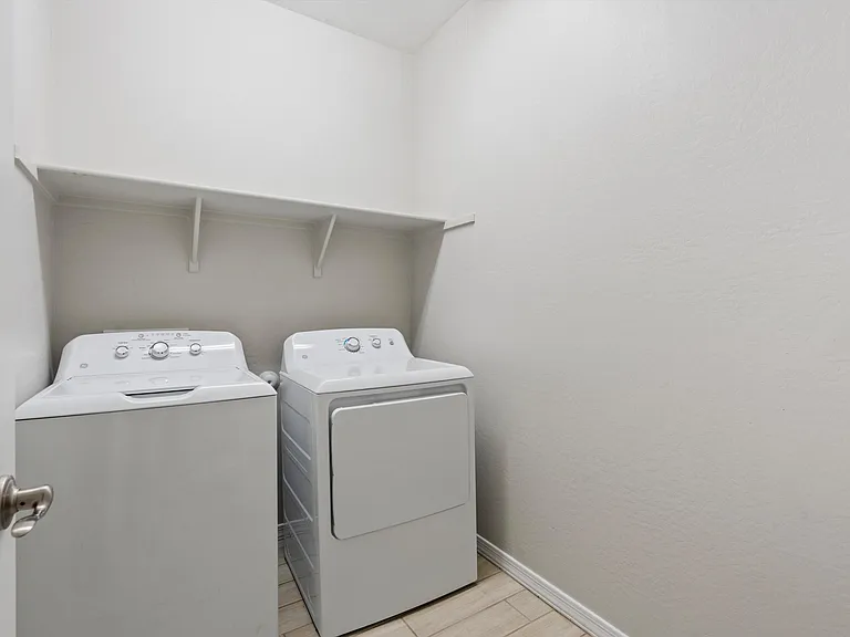 10904 W Harrison St — Photo 2