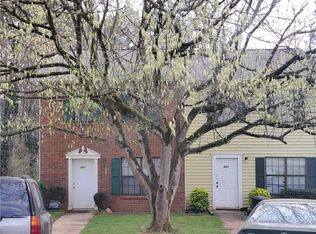 393 Sprucewood Ct, Lawrenceville, GA 30045