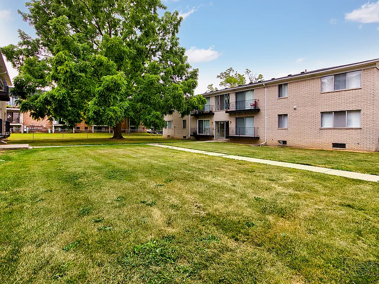 Pleasantview Manor Apartments — Photo 35