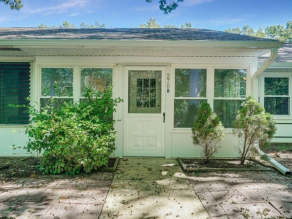 5th image of 270 Kingston Court #D