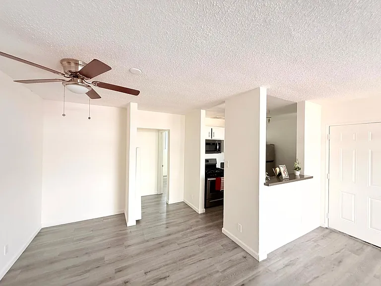 1029 N. Ardmore Avenue — Photo 2