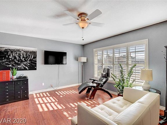 3rd image of 821 Bonita Ave