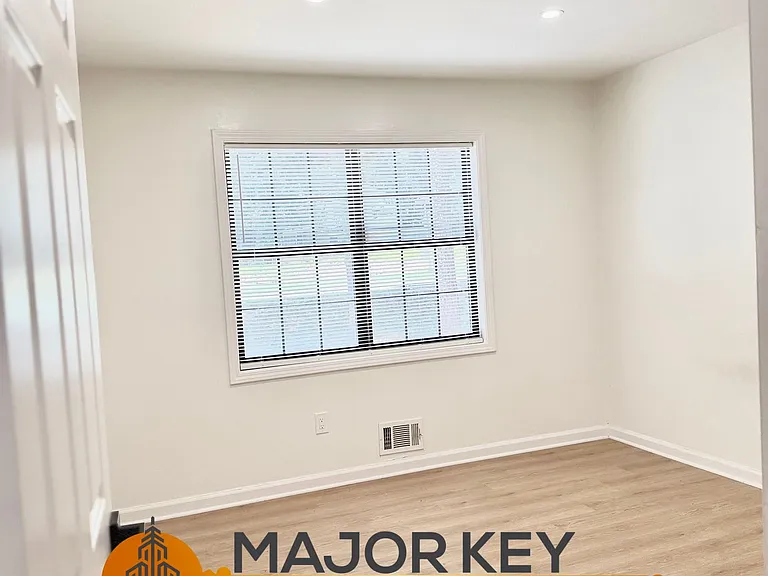 4555 Sugarloaf Pkwy — Photo 23