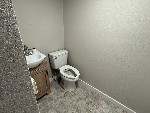 5th image of 131 Lambs Grill Rd