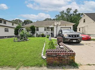 92 Fir St, Valley Stream, NY 11580