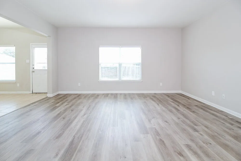 4 bed, 2.5 bath, 2138 sqft, $2,165 — Photo 4