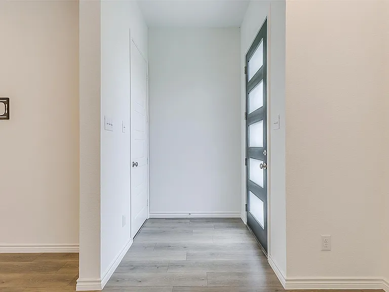 205 Athenia Dr — Photo 3
