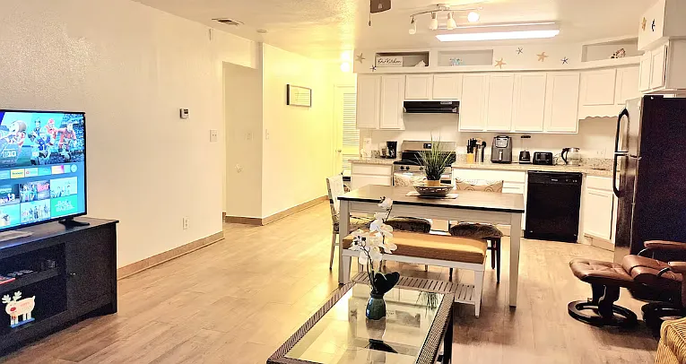 201 W Hibiscus St #B — Photo 5