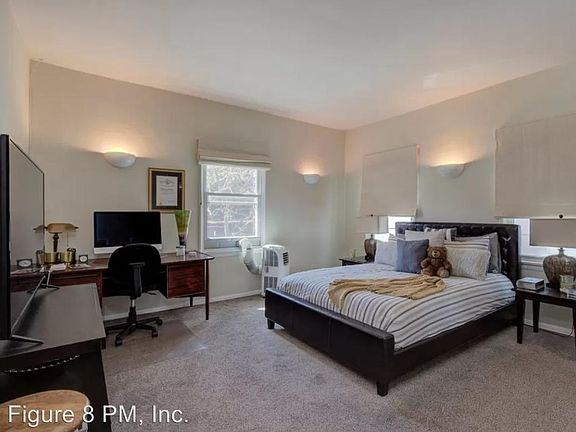 3rd image of 6919 Fountain Ave