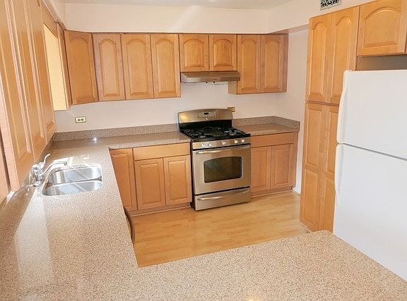 4th image of 1007 E Meadow Lake Dr