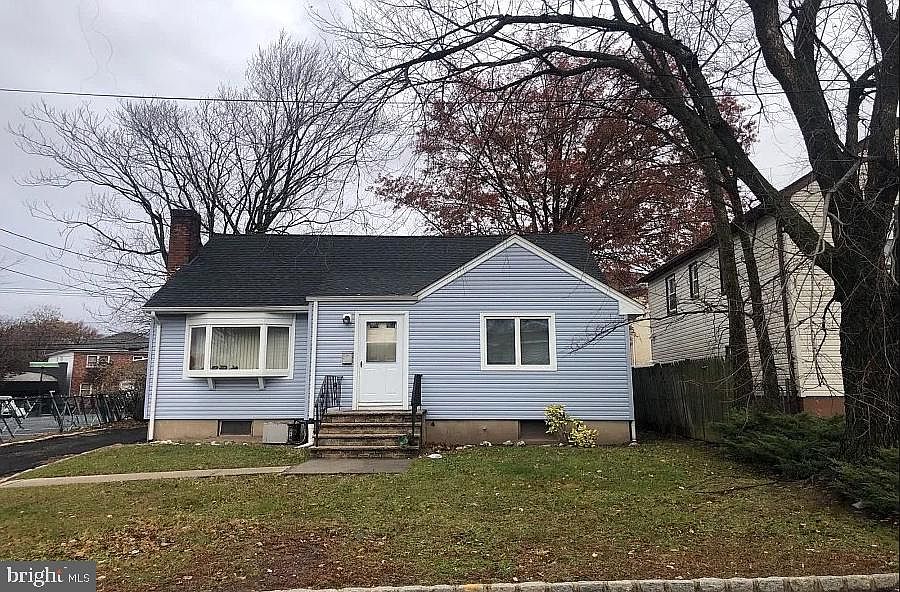 1st image of 24 Laurel Ave