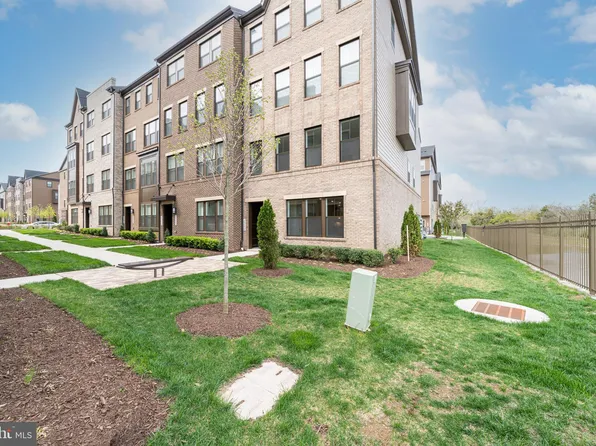 20646 River Liffey Ter, Sterling, VA 20166