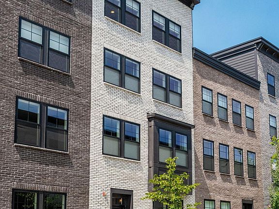 2nd image of 905 Woodlawn Ave