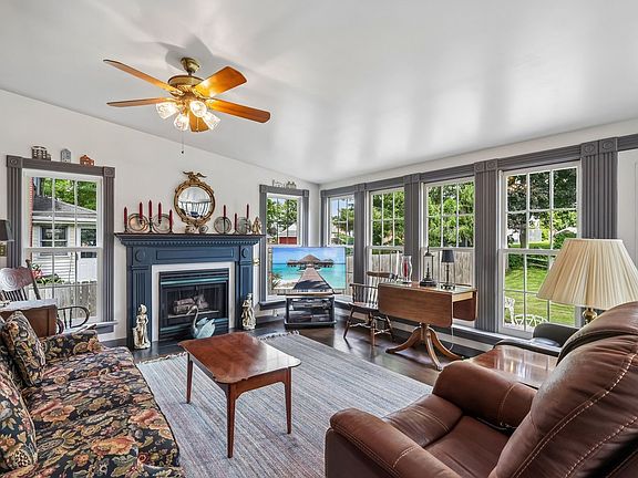 3rd image of 21 Lenzman Ct