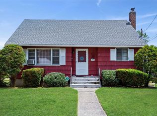 551 Oakdale Rd, East Meadow, NY 11554