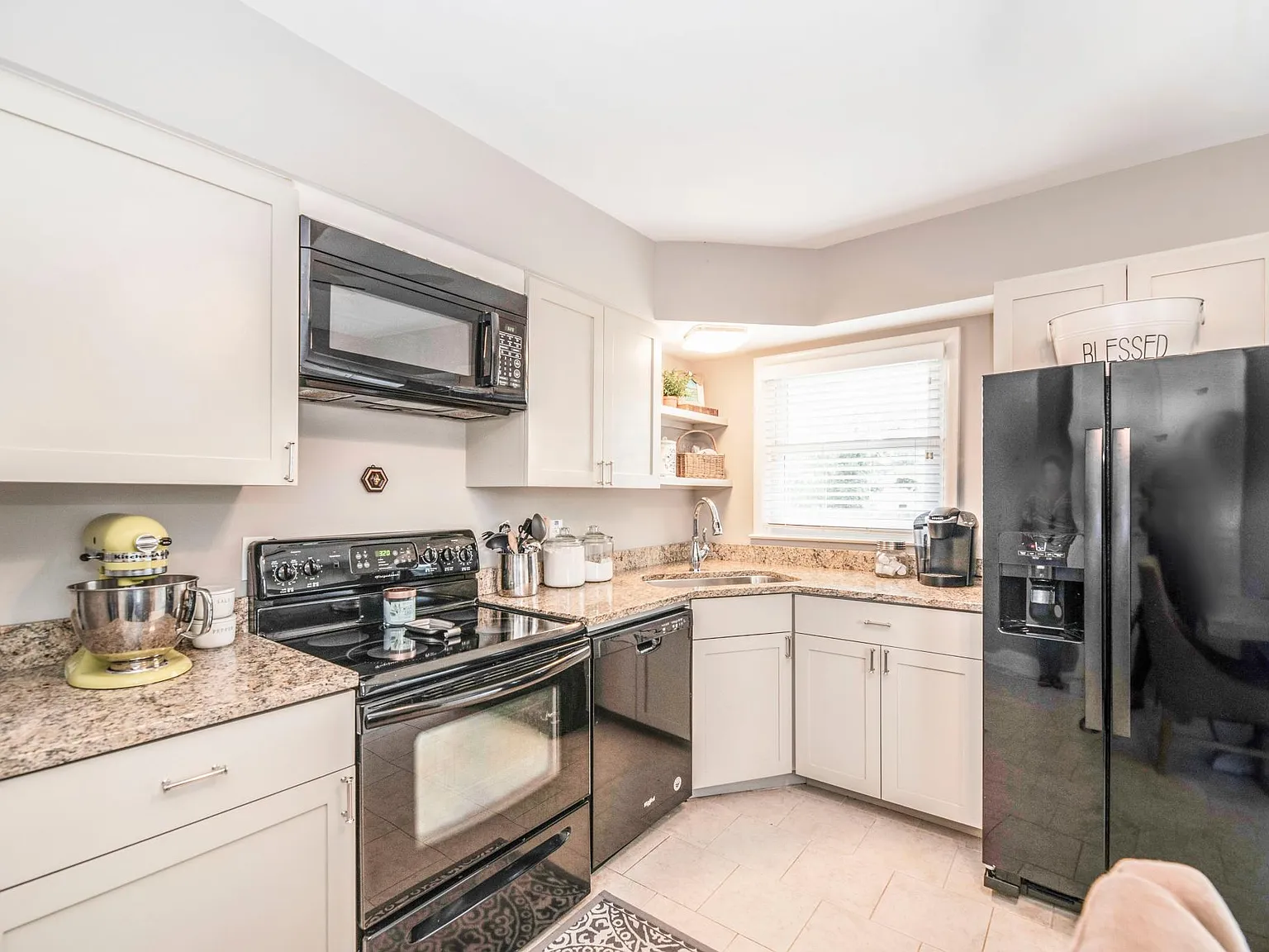 3 bed, 1269 sqft, $2,000 — Photo 4