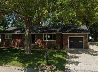 108 W Main St, Savoy, IL 61874