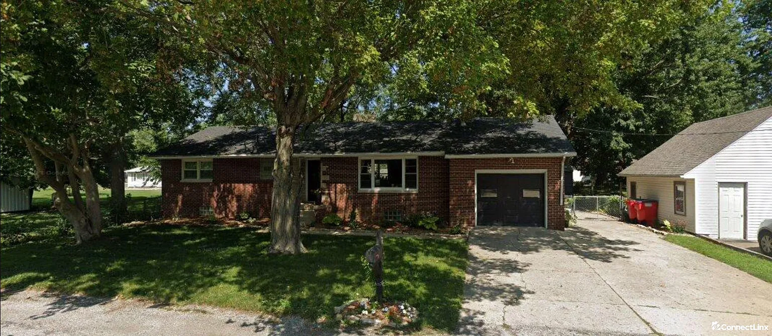 108 W Main St photo 1