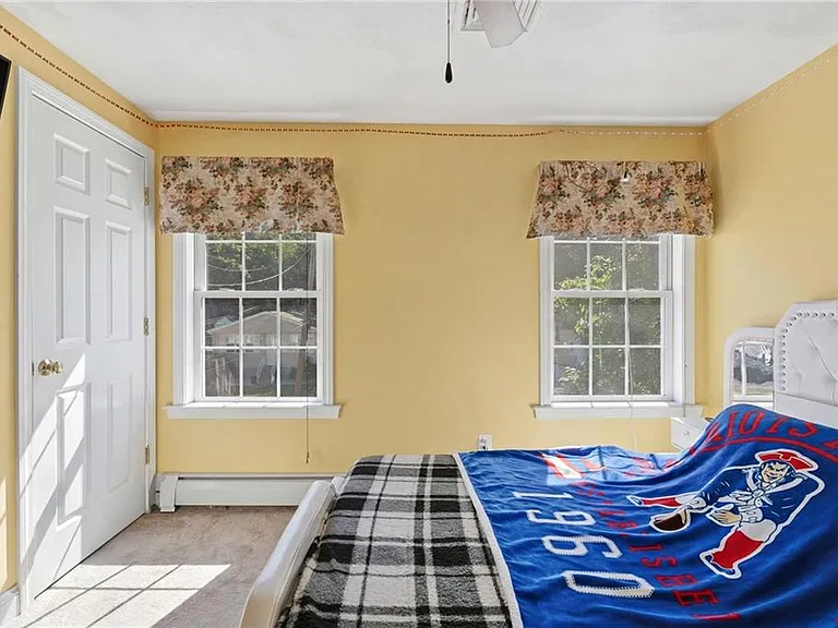 90 Rowley St — Photo 12