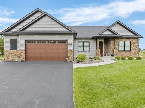 521 Walnut St, Hinckley, IL 60520