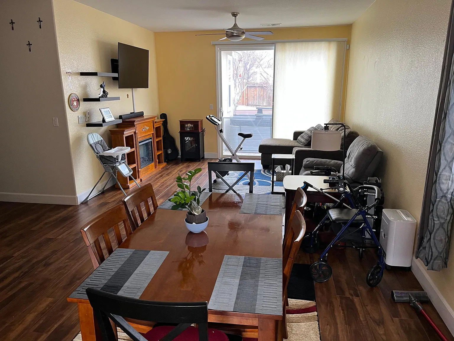 3 bed, 1251 sqft, $2,350 — Photo 3