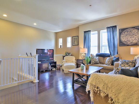 5th image of 22812 Paseo Pl