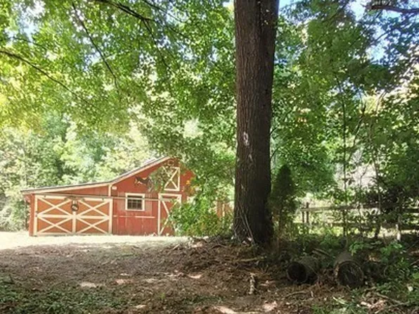 225 Gulf Rd, Belchertown, MA 01007
