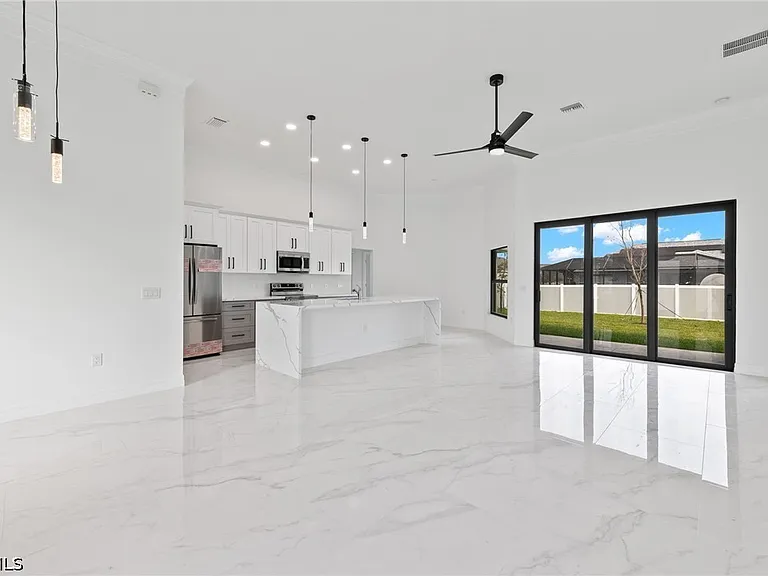 2208 Nelson Rd N — Photo 4