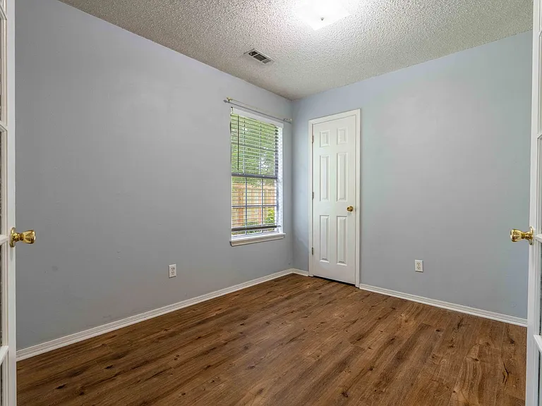 1511 N Greenleaf Dr — Photo 12