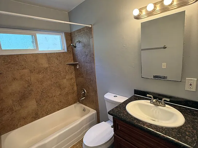 800 Emory St — Photo 13