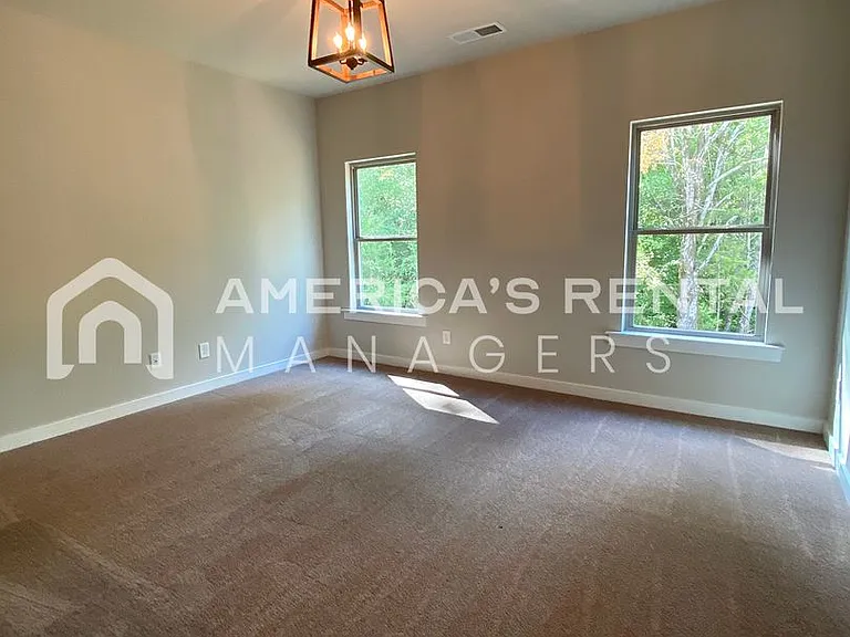 489 Andrew Dr — Photo 12