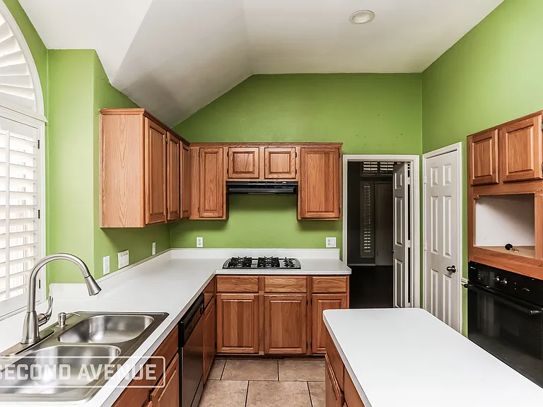 2404 Liles Ln — Photo 9