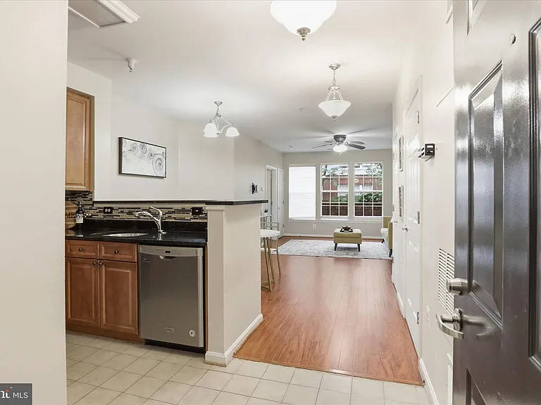 801 S Greenbrier St #103 — Photo 6