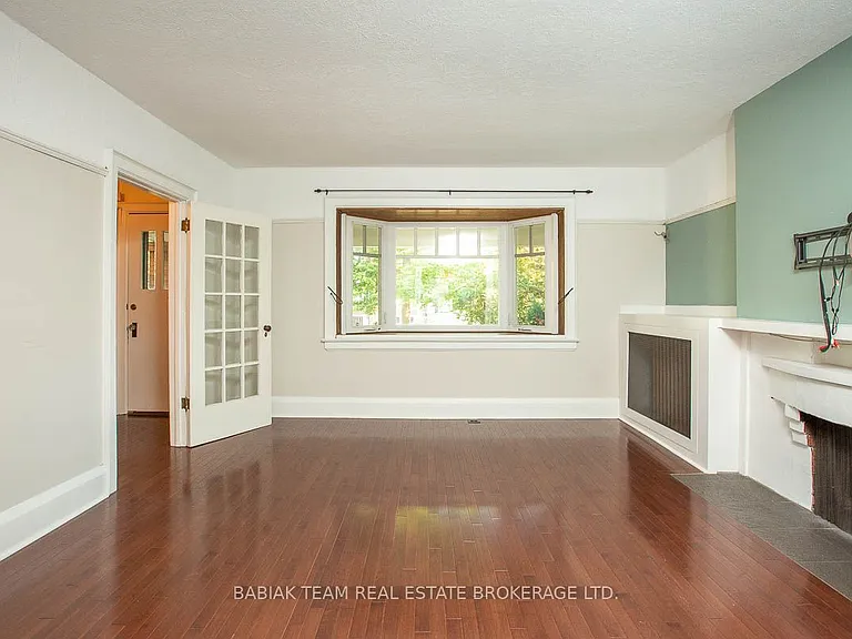 94 Woodside Ave — Photo 2