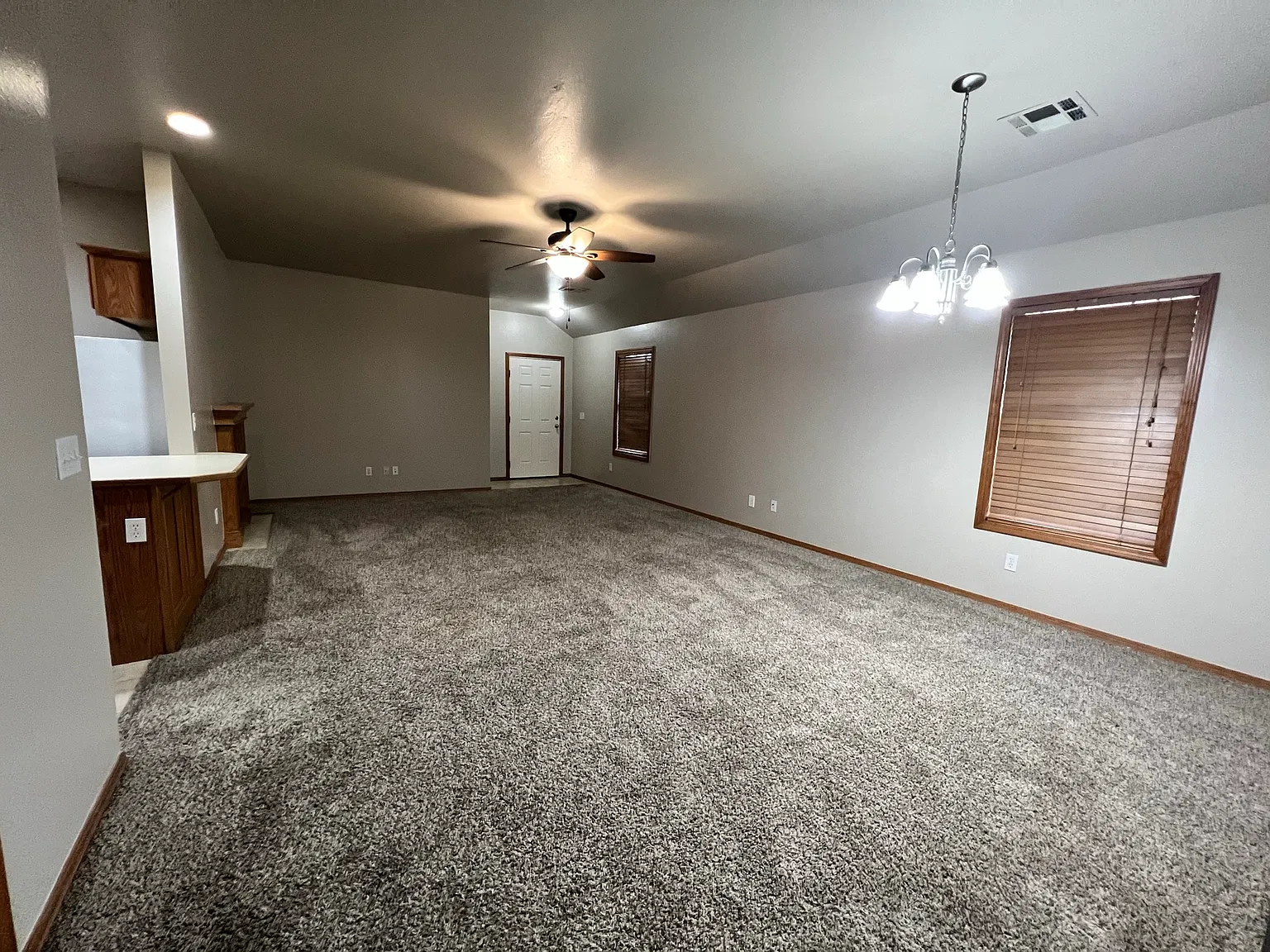 3 bed, 1400 sqft, $1,400 — Photo 3