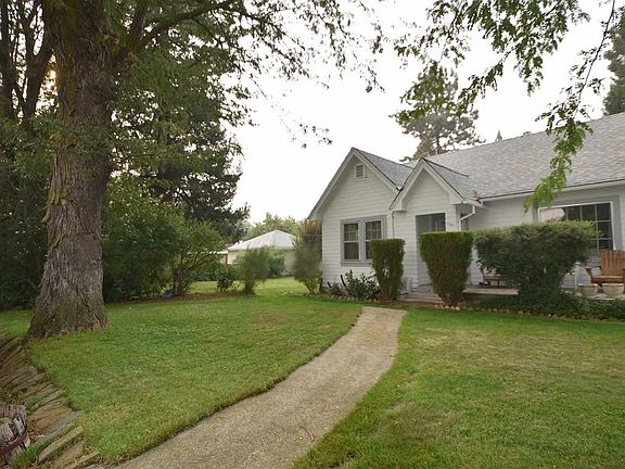 3rd image of 133 E Lennox St