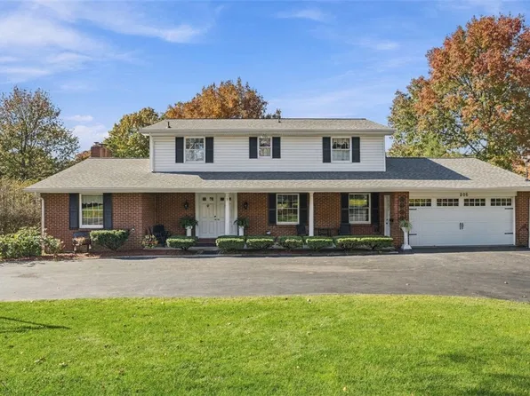 206 Bluegrass Dr, Butler, PA 16001