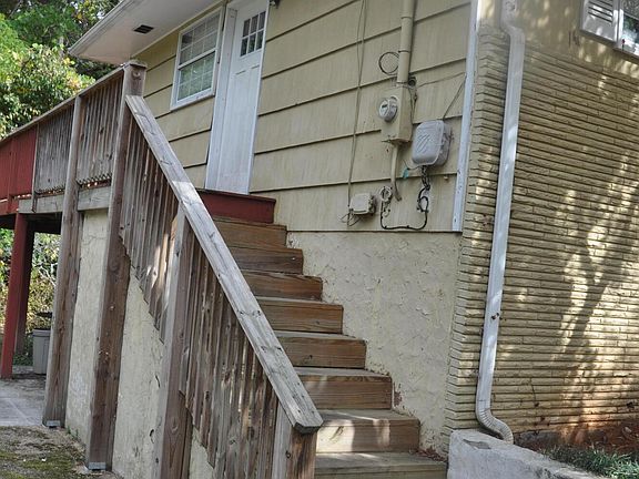 5th image of 911 Lawson St