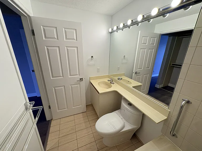 5733 Cambie St — Photo 22