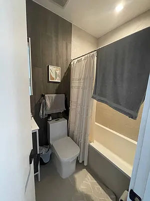 Rented by Greenrock Management | media 25