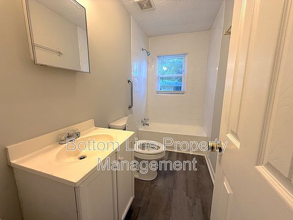 5th image of 910 N Morris St