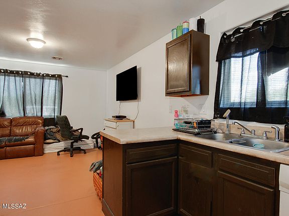 4th image of 5070 S Park Ave